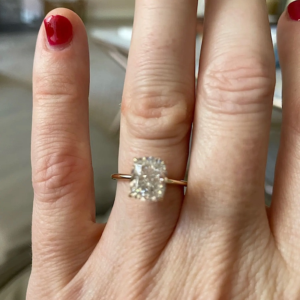 3.5 carat Cushion Cut engagement ring - Picture 9 of 9